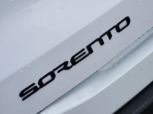 Used 2025 Kia Sorento S FWD image 8