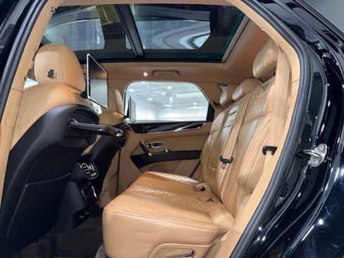 Used 2017 Bentley Bentayga image 10