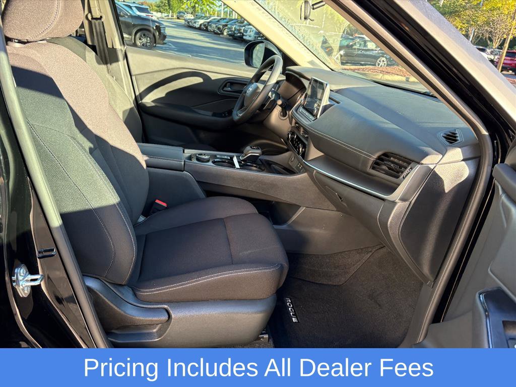 Used 2025 Nissan Rogue S AWD/4WD image 19