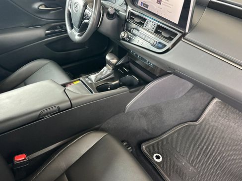 Used 2025 Lexus ES 300h w/ Premium Package FWD image 12