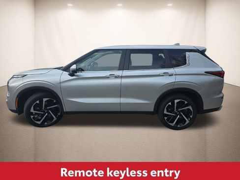 Used 2024 Mitsubishi Outlander SE image 10