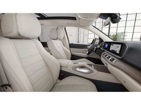 New 2026 Mercedes-Benz GLS 450 4MATIC image 4