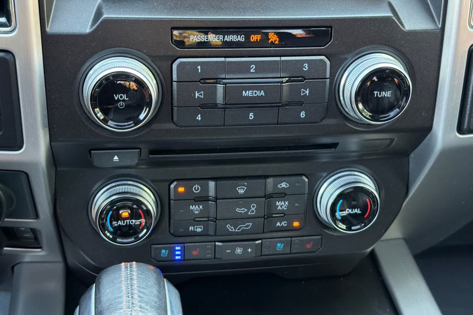 Used 2018 Ford F150 Platinum w/ Equipment Group 701A Luxury AWD/4WD image 22