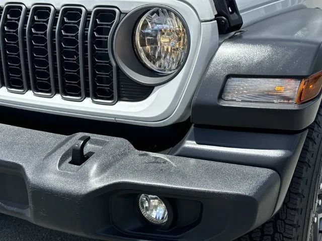 Used 2025 Jeep Wrangler Unlimited Sport AWD/4WD image 11