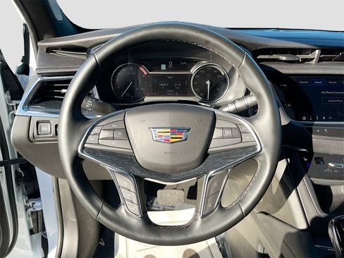 Certified 2025 Cadillac XT5 Premium Luxury image 10