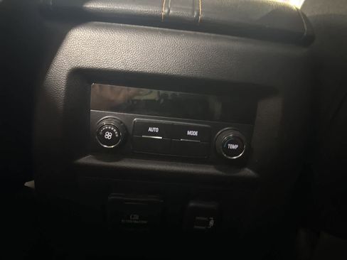 Used 2019 Chevrolet Traverse LT w/ LT Premium Package image 18