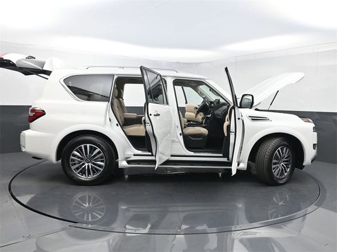 Used 2024 Nissan Armada SL w/ Captain's Chairs Package image 39
