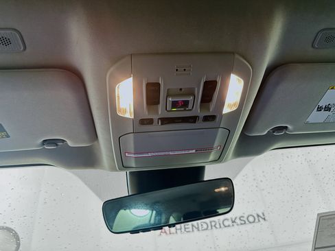 Used 2023 Toyota Highlander XLE FWD image 18