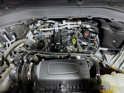 Used 2022 Ford Explorer XLT image 28