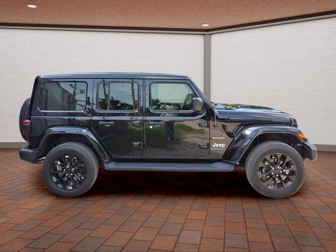 Used 2023 Jeep Wrangler Unlimited Sahara w/ Cold Weather Group AWD/4WD image 4