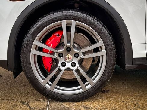 Used 2013 Porsche Cayenne Turbo image 5