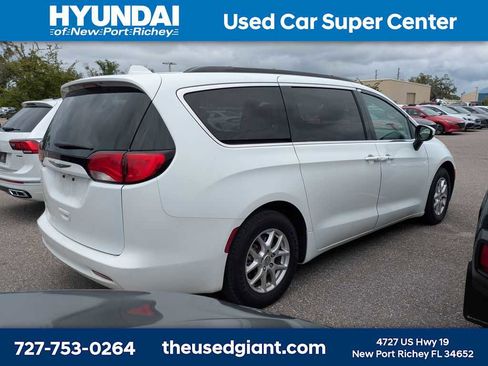 Used 2020 Chrysler Voyager Lxi FWD image 2