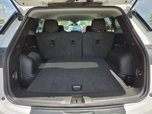 Used 2025 Chevrolet Blazer LT FWD image 24