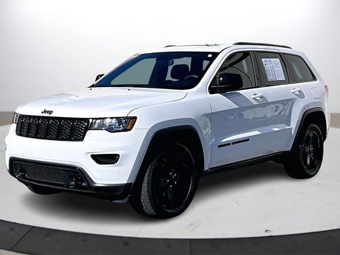 Used 2019 Jeep Grand Cherokee Laredo image 4