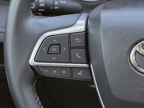 Used 2024 Toyota Highlander XLE image 14