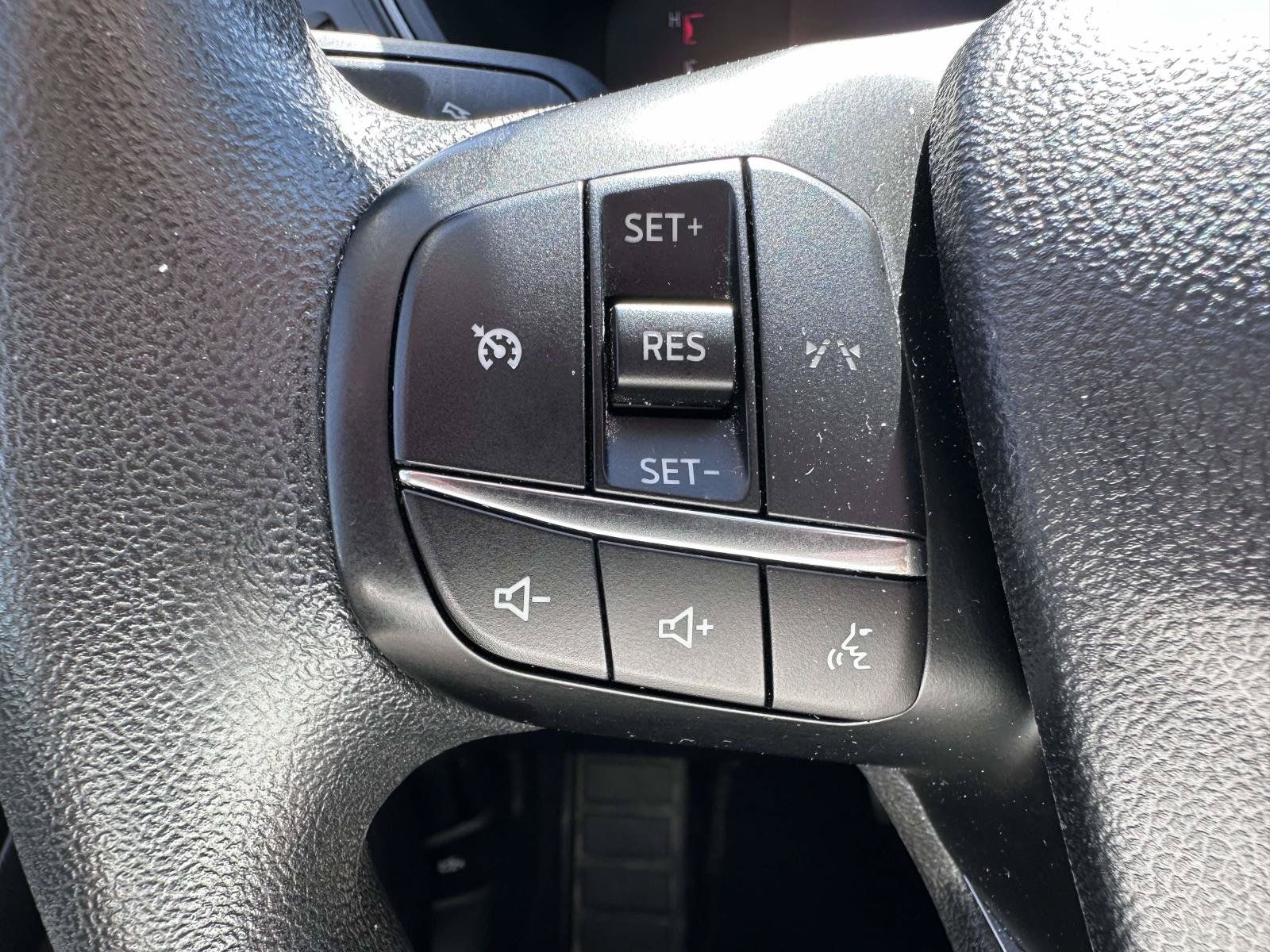 Used 2025 Ford Escape Active AWD/4WD image 17