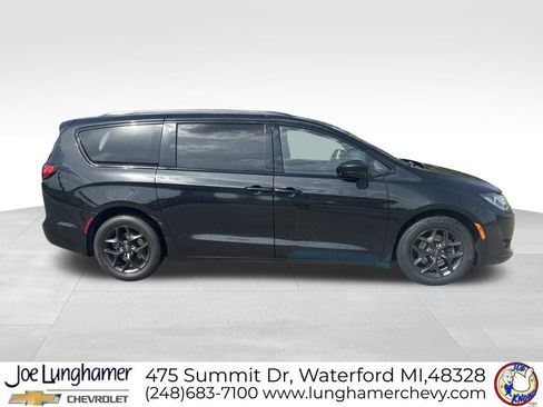 Used 2019 Chrysler Pacifica Touring-L w/ Advanced Safetytec Group FWD image 2