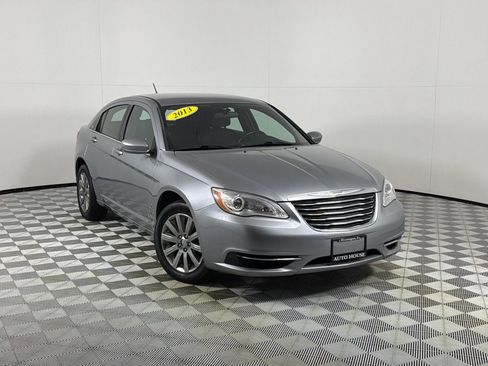 Used 2013 Chrysler 200 Touring FWD image 2
