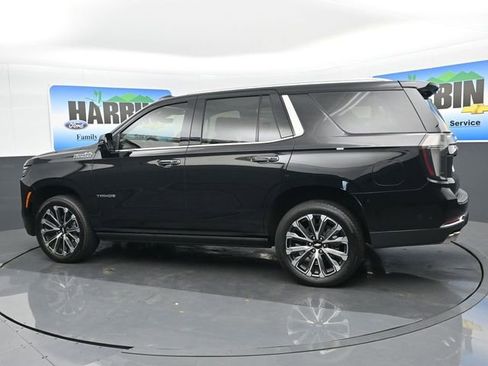 Used 2025 Chevrolet Tahoe High Country AWD/4WD image 3