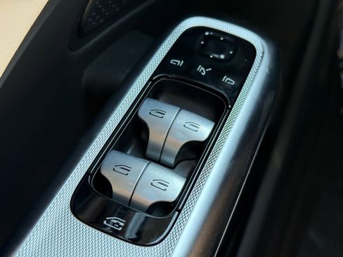 Used 2026 Mercedes-Benz E 350 4MATIC Sedan image 22