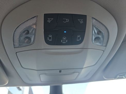 Used 2023 Chrysler Pacifica Touring-L image 25