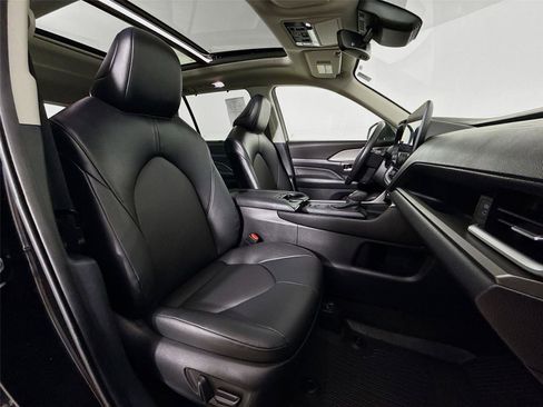 Used 2024 Toyota Grand Highlander XLE image 30