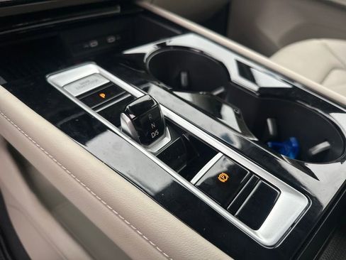 New 2025 Volkswagen Atlas SE image 24