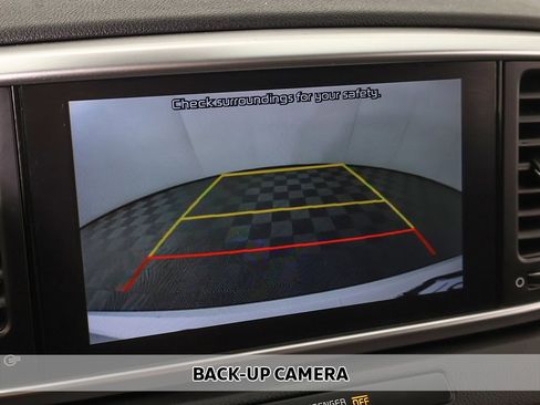 Used 2022 Kia Sportage LX image 3