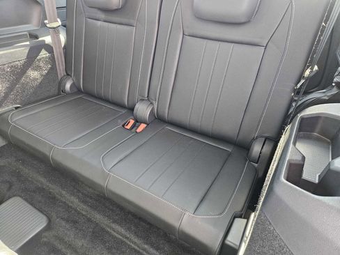 Used 2023 Volkswagen Tiguan SE image 31