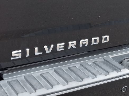 Used 2018 Chevrolet Silverado 1500 High Country AWD/4WD image 32