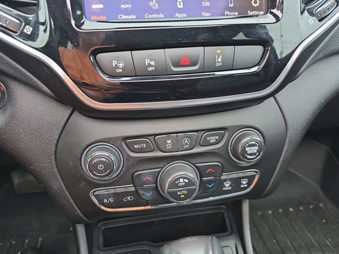 Used 2021 Jeep Cherokee Limited w/ Elite Package AWD/4WD image 29