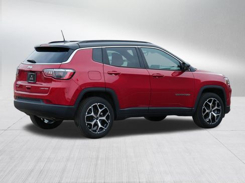 Used 2025 Jeep Compass Limited image 7