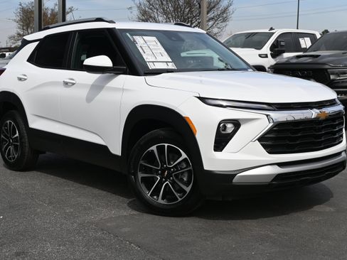 New 2026 Chevrolet TrailBlazer LT FWD image 2