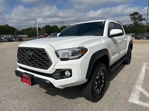 Used 2022 Toyota Tacoma TRD Off-Road w/ Technology Package image 3