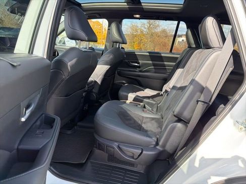 Used 2024 Toyota Grand Highlander AWD Hybrid image 16