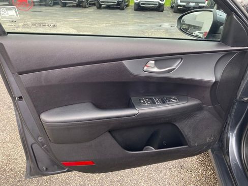 Used 2021 Kia Forte LXS FWD image 9