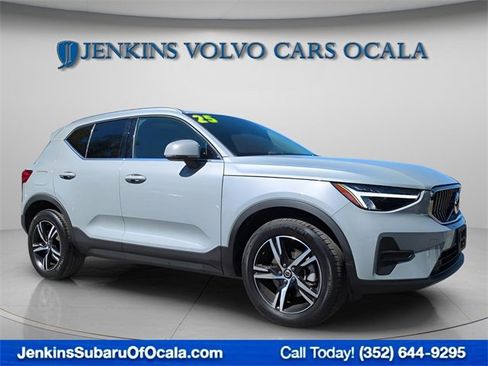 Certified 2025 Volvo XC40 B5 Core image 1
