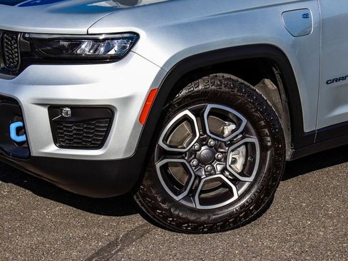 Used 2024 Jeep Grand Cherokee Trailhawk AWD/4WD image 48
