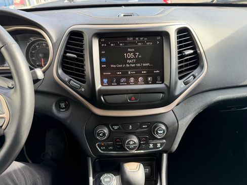 Used 2016 Jeep Cherokee Limited AWD/4WD image 31