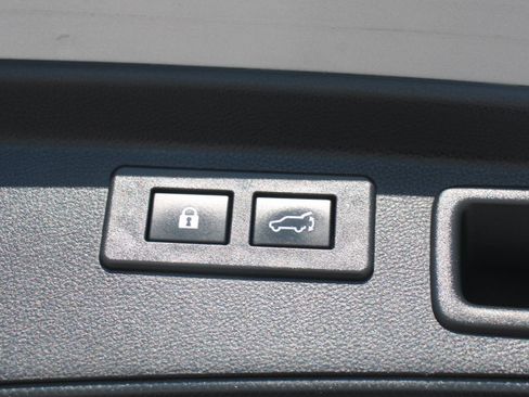 Used 2023 Subaru Forester Premium AWD/4WD image 17