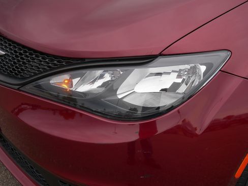 Certified 2023 Chrysler Voyager LX FWD image 15