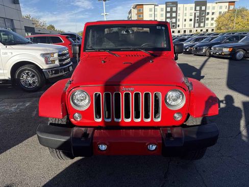 Used 2017 Jeep Wrangler Sahara image 3
