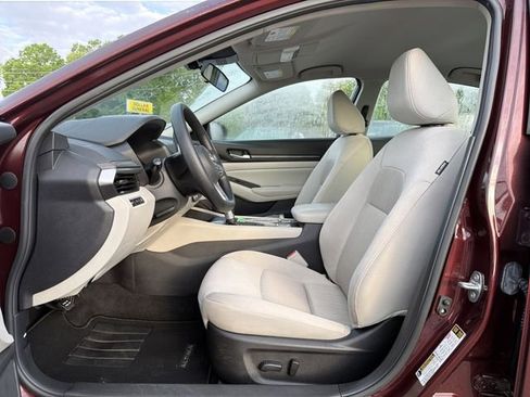 Used 2025 Nissan Altima 2.5 SV image 11