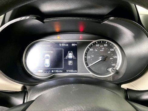 Used 2021 Nissan Versa SV image 20