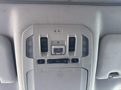 Used 2020 Toyota Highlander XLE image 13