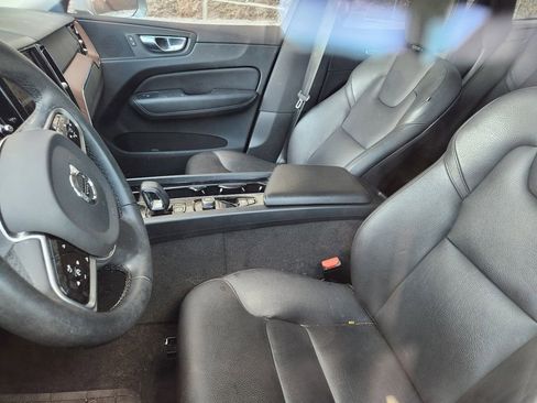 Used 2023 Volvo XC60 B5 Plus image 9