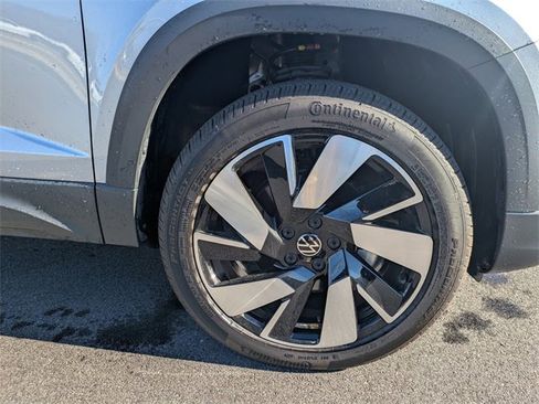 Certified 2024 Volkswagen Taos SEL image 11