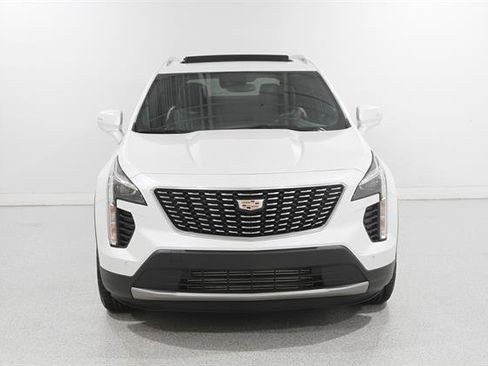 Used 2022 Cadillac XT4 Premium Luxury AWD/4WD image 2