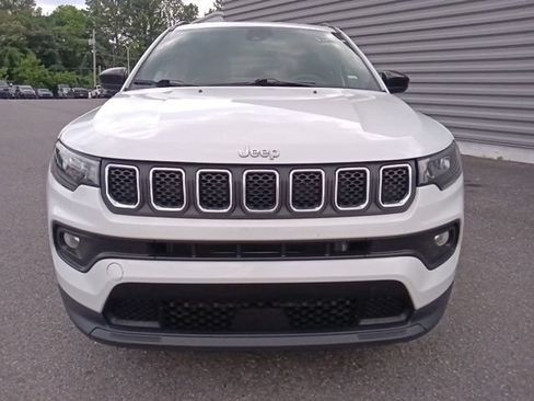Used 2024 Jeep Compass Latitude AWD/4WD image 8