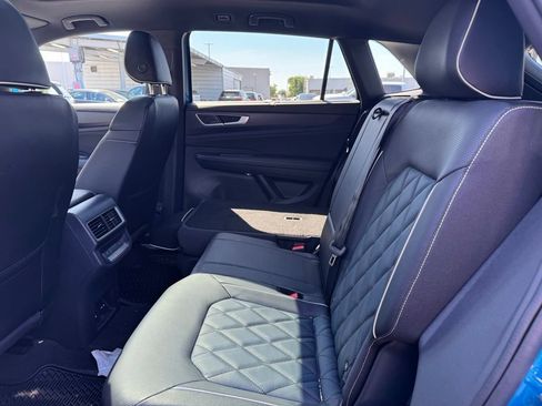 Used 2024 Volkswagen Atlas Cross Sport SEL Premium R-Line image 9